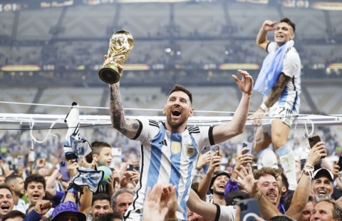 Messi nhận món quà vô cùng độc lạ sau World Cup 2022