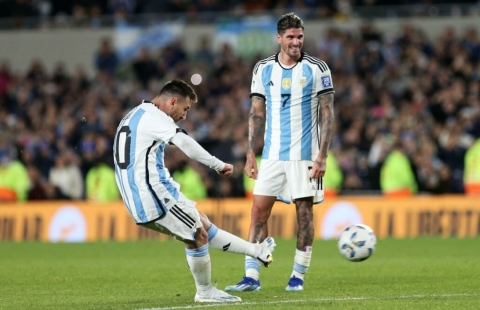 Messi trở lại, Argentina thị uy sức mạnh trước Paraguay