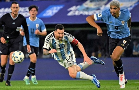 Messi im tiếng, Argentina 'ngậm trái đắng' trước Uruguay ngay trên sân nhà