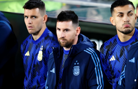 Messi gặp khắc tinh số 1 sự nghiệp, nhận luôn lời cảnh cáo đanh thép