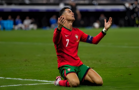 Trượt penalty, Ronaldo bất lực làm một điều với CĐV Bồ Đào Nha
