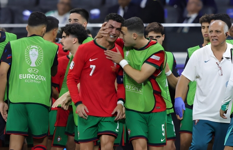 Báo chí Bồ Đào Nha kêu gọi loại Ronaldo khỏi trận đấu với Pháp