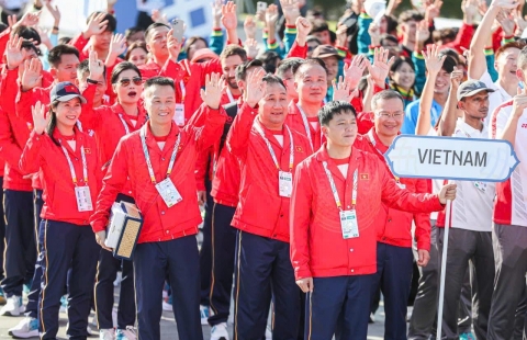 Một nhân viên y tế phải chăm tới... 44 VĐV Việt Nam