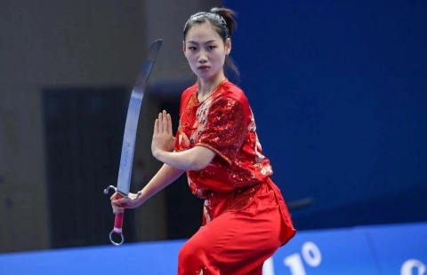 Hot girl wushu suýt bỏ SEA Games, nén đau bùng nổ Thái Lan