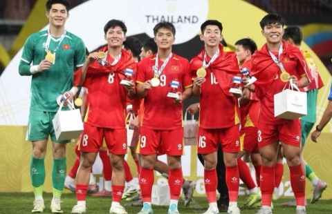 CLB vô địch Champions League nói thẳng về ngôi sao U23 Việt Nam