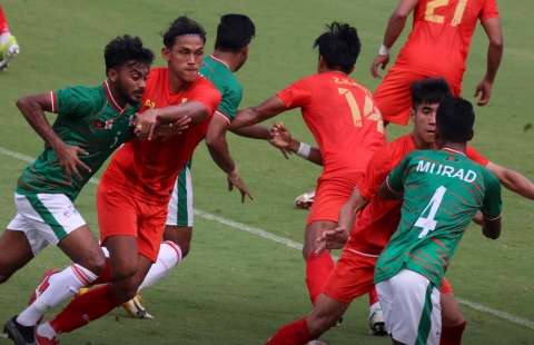 Trực tiếp Trung Quốc 0-0 Myanmar: Trận đấu bắt đầu