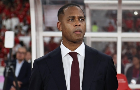 HLV Kluivert nghẹn lời khi Indonesia lỡ cơ hội dự World Cup