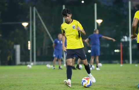 Tiền vệ Thái Lan chỉ thẳng mục tiêu duy nhất tại U23 Đông Nam Á