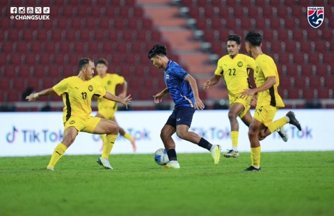 CĐV Malaysia đồng loạt phản ứng khi lỡ hẹn U22 Việt Nam ở chung kết