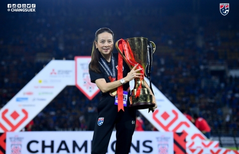 Madam Pang nói lời thật lòng về Theerathon sau khi vô địch AFF Cup