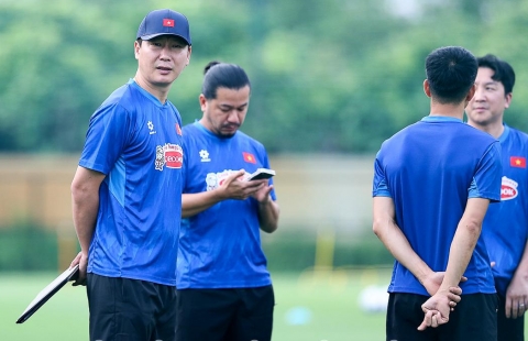 HLV Kim Sang Sik ra quyết định ngỡ ngàng với U23 Việt Nam