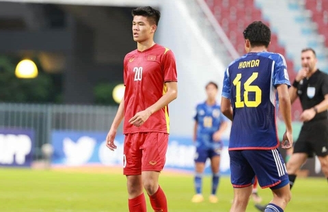 Sao U23 Việt Nam cao 1m95 ghi siêu phẩm vô lê cực đẹp mắt