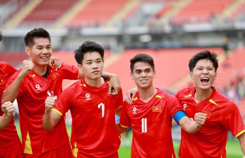 Thắng Malaysia, U22 Việt Nam vào Bán kết SEA Games với ngôi đầu