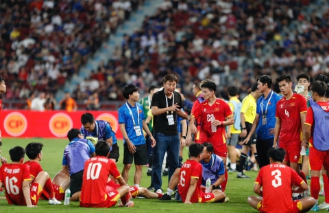 'Ma thuật đen' của HLV Kim Sang Sik lại được phát huy