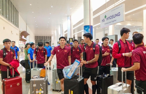 ĐT Việt Nam gặp sự cố trong ngày trở lại Hà Nội