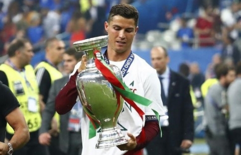 Chuyên gia khẳng định Bồ Đào Nha vô địch Euro 2024 nếu Ronaldo ngồi dự bị