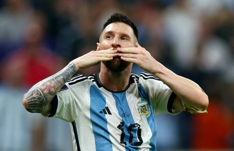 Messi nói 'lời gan ruột' khi nhận quà độc bất ngờ từ 'người đặc biệt'