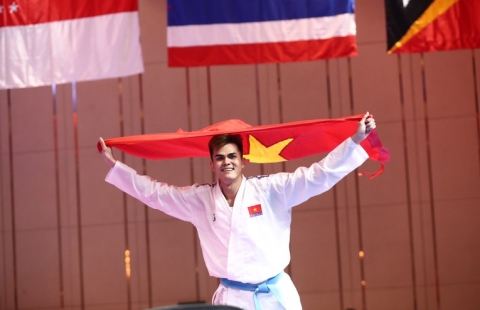 Thắng đậm 9-3, võ sư Karate giành thêm thắt huy chương cho tới Việt Nam