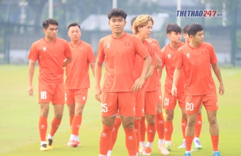 Buổi tập của U23 Việt Nam đón hàng loạt vị khách đặc biệt