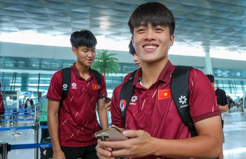 Nhà vô địch U23 Đông Nam Á lên đường về nước, gây sốt ở sân bay Indonesia