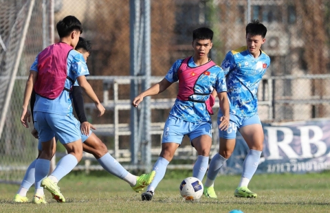 Dàn cầu thủ U22 Việt Nam nỗ lực tranh suất đá chính trận gặp Malaysia