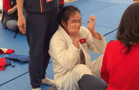 Thua đau Thái Lan, VĐV Việt Nam bật khóc nức nở vì tuột HCV