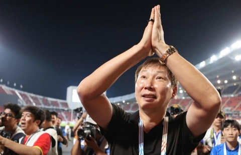 HLV Kim Sang Sik nói thẳng về Dark Magic: 'Không có phép màu nào cả'