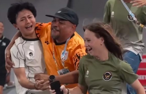 Độc lạ SEA Games: HLV Malaysia ăn mừng cuồng nhiệt khi VĐV Indonesia giành HCV