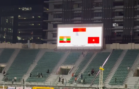 Lại nhầm cờ, Thái Lan bắt các VĐV phải 'diễn lại' cảnh nhận huy chương