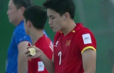 Vì sao Đình Bắc thường ăn táo sau trận đấu?