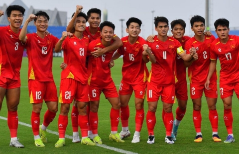 AFC ngả mũ thán phục 'ma thuật đen' của HLV Kim Sang-sik