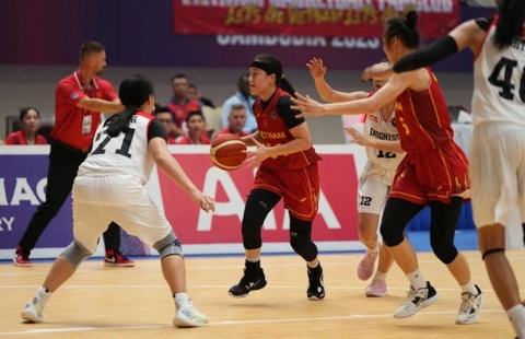 Tuyển bóng rổ 5x5 nữ Việt Nam đánh bại Thái Lan, tiến gần nhóm giành huy chương