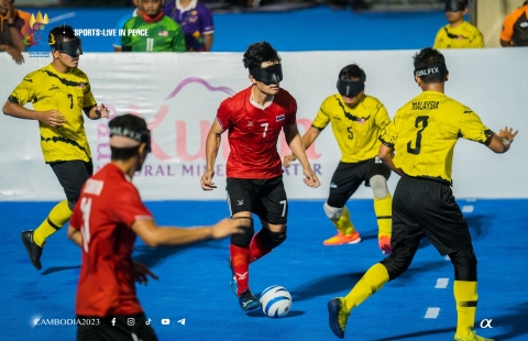 Thái Lan thắng 4-0, giành HCV đá bóng bên trên khu đất Campuchia