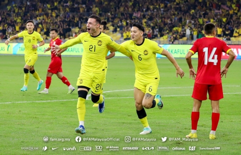 Liên tục gây sốc, Malaysia bất ngờ dẫn đầu cả châu Á