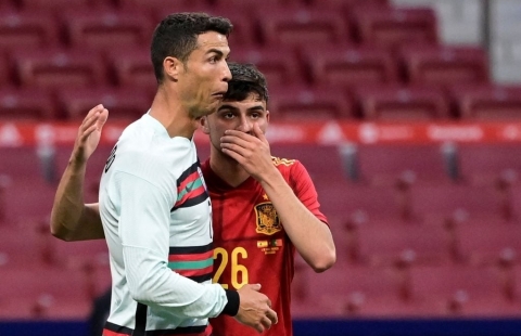 Sao trẻ Tây Ban Nha cân bằng thành tích của Ronaldo