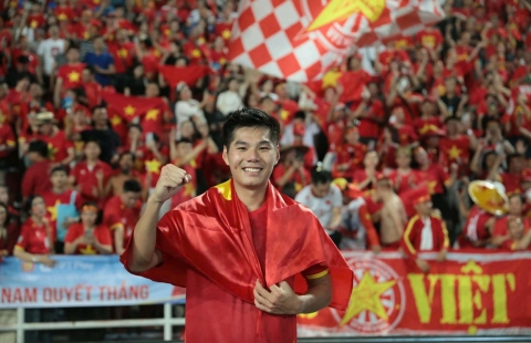 Gia đình cầu thủ U22 Việt Nam bày gần 100 mâm cỗ ăn mừng