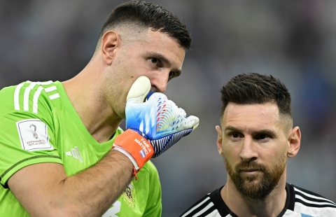 Thần hộ mệnh của Messi hành động nhân văn khiến ai cũng ấm lòng