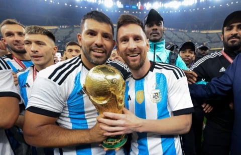 Aguero lên tiếng về khả năng Messi giải nghệ