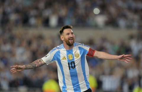 Messi lập hattrick, Argentina thắng lợi một ‘set tennis’ trước Bolivia