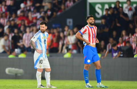 Messi nhận lời xin lỗi từ hậu vệ Paraguay