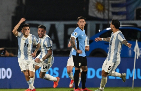 Không cần Messi, Argentina vẫn thắng Uruguay nhờ siêu phẩm