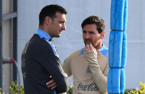 HLV tuyển Argentina đặt 'nghi vấn' về Messi