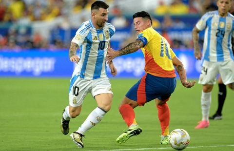 Cầu thủ hay nhất Nam Mỹ 'cảnh báo' Messi cùng Argentina