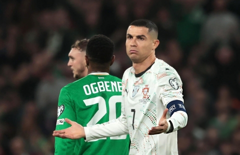 Ronaldo lần đầu nhận thẻ đỏ trên ĐT Bồ Đào Nha