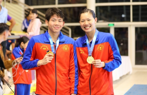 Ánh Viên góp công lớn giúp em trai giành HCV SEA Games