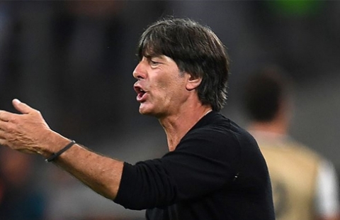 HLV Joachim Low bỏ ngỏ tương lai sau trận thua Pháp