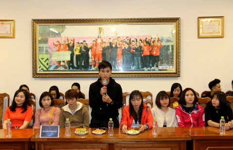 Gặp mặt và trao trưởng cho thành tích xuất sắc của ĐT nữ Việt Nam