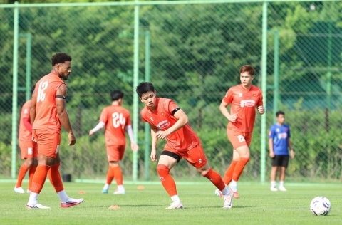 HLV Kim Sang Sik sắp chốt bộ khung ĐT Việt Nam cho AFF Cup