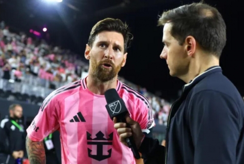 Messi nổi giận với trọng tài sau tình huống kỳ lạ