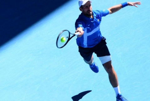 Djokovic bỏ cuộc, Zverev lọt chung kết Australian Open 2025